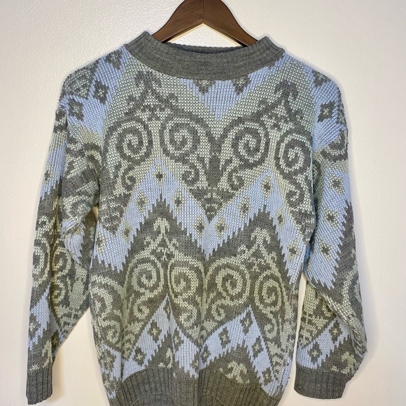 Vintage La Venture Women Crewneck Sweater size Medium - Picture 4 of 4